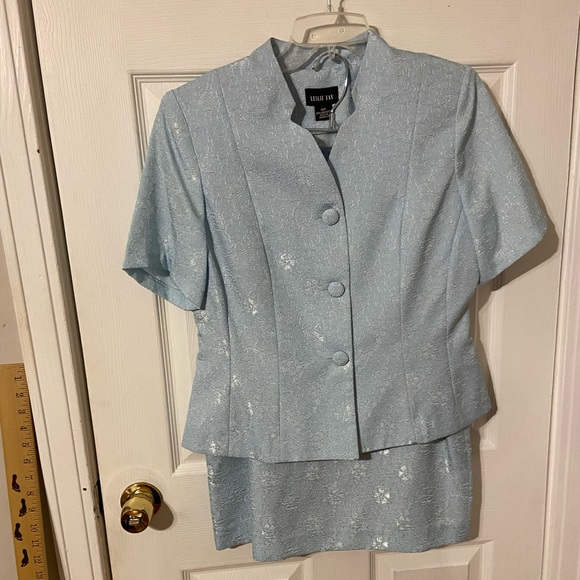 Leslie Fay Dresses & Skirts - Leslie Fay Sky Blue Floral Blazer and Skirt Set